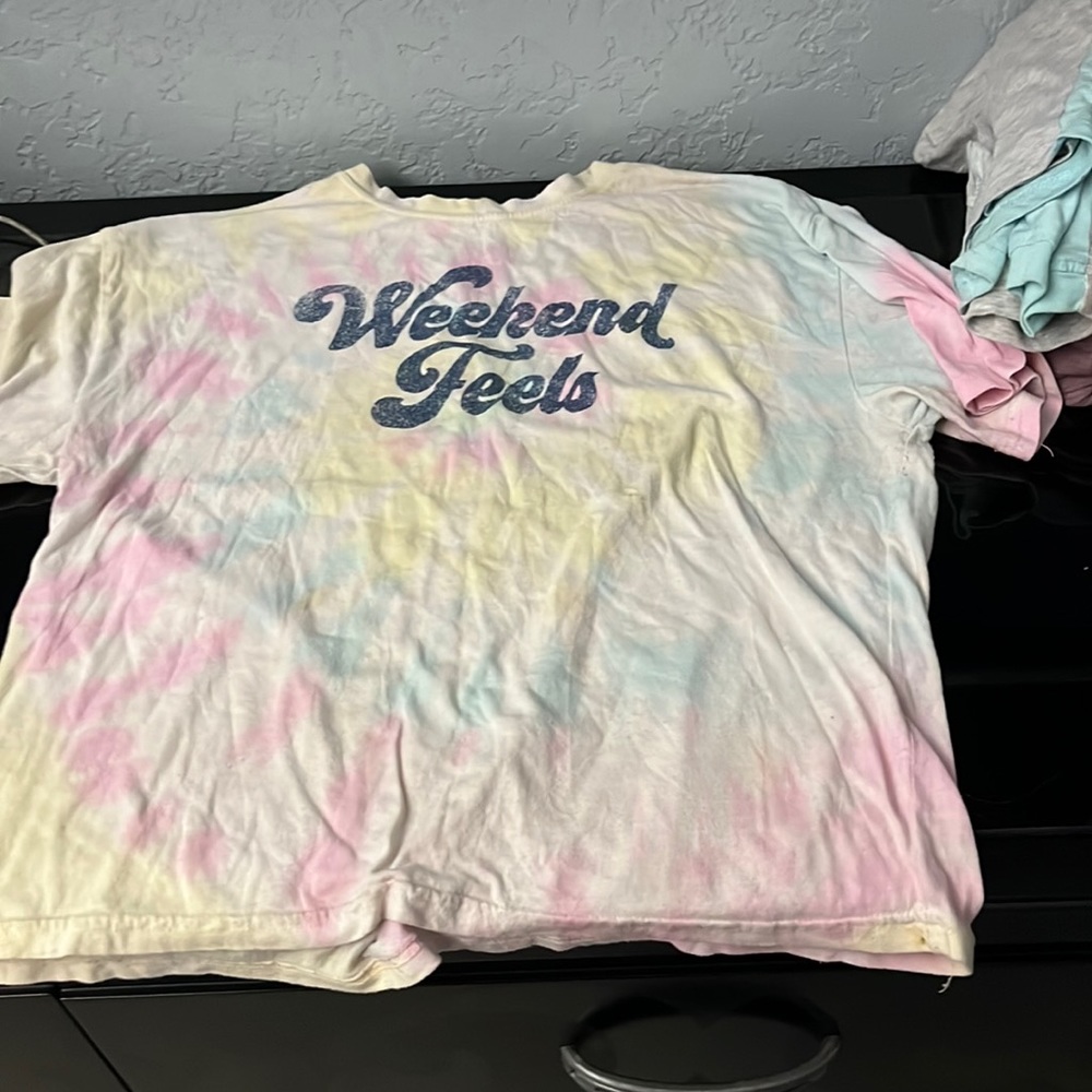 This is a crop it is wrinkled but it will be washed before shipped